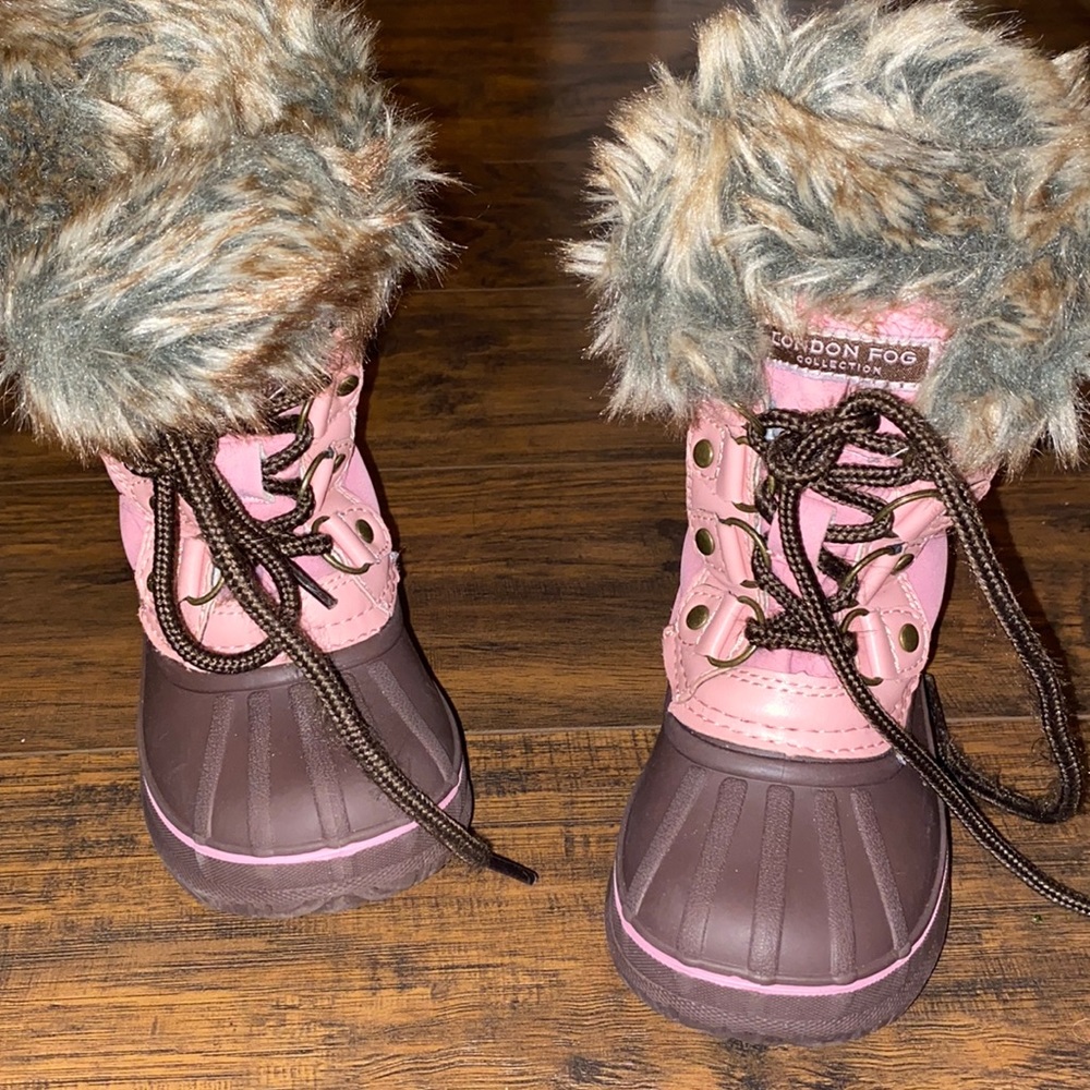 Snow boots